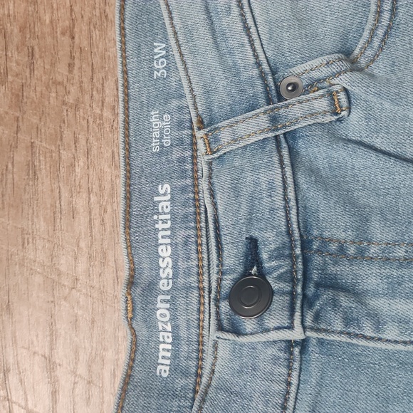 Amazon Essentials Men's Straight-Fit 9" Inseam Cut-Off Denim Short - Picture 2 of 8